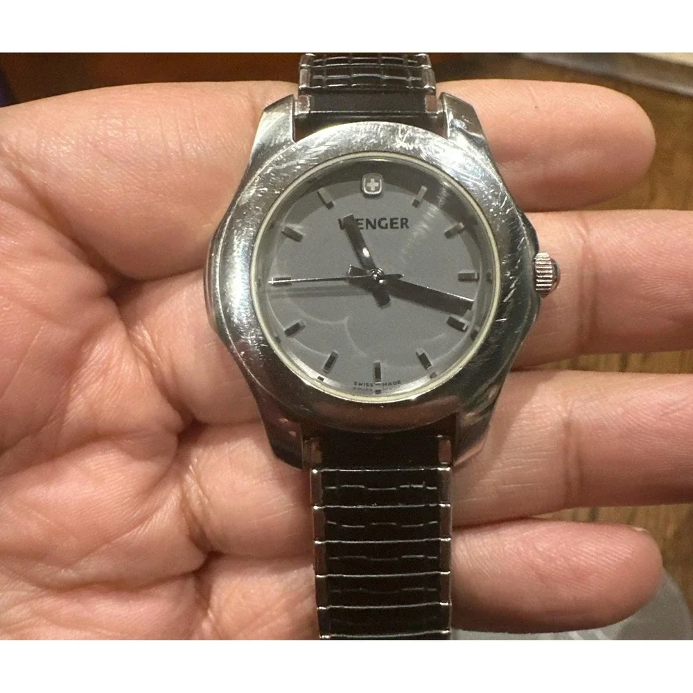 Runs Wenger Silver Tone Gray Dial Black Stretch Band Analog Watch 0922040 Unisex